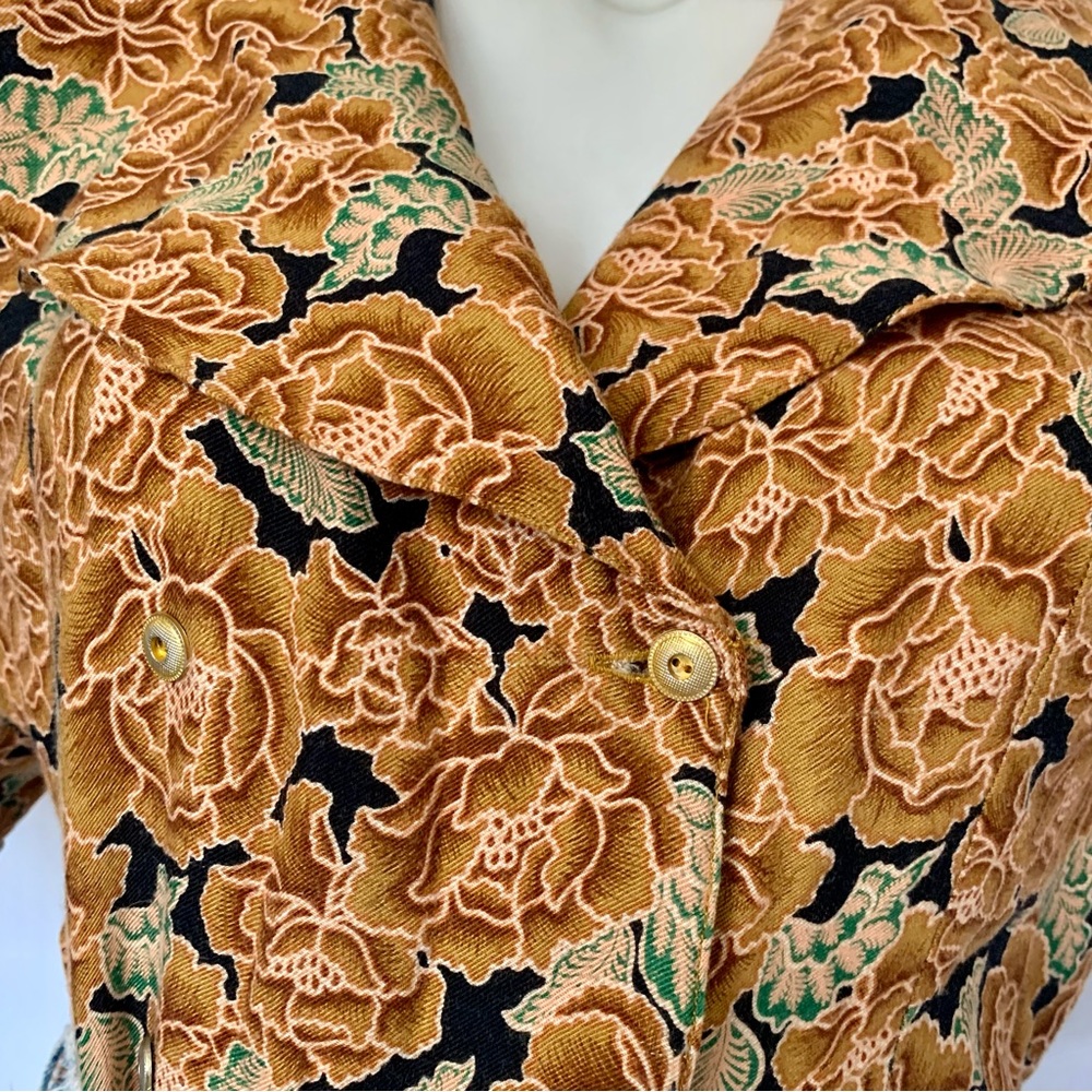 v i n t a g e :: Floral Puritan Peter Pan Collar Whimsical Blouse - Picture 9 of 14